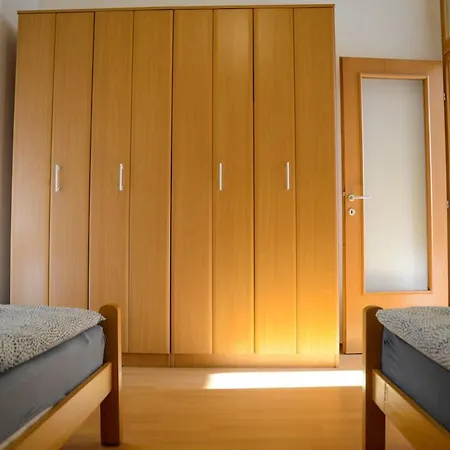 - Bookable From Mai 2025 モスタル